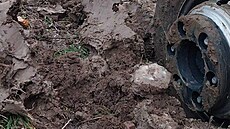 Hasi�i v brn�nských Ob�anech pomáhali se zapadlými auty na polní cest�, kam je...