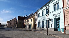 Centrum plné drobných obch�dk�, kde lidé po�ídí v�e pot�ebné. Takový model...