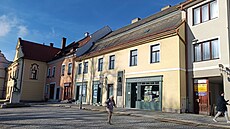 Centrum plné drobných obch�dk�, kde lidé po�ídí v�e pot�ebné. Takový model...