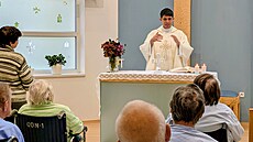 asto se za ním eneme, ale na geriatrii v posteli s jedním hrnkem na stole...