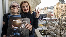 Zp�va�ka Marta Kubi�ová a here�ka Eva Holubová (vpravo) p�i p�íle�itosti k�tu...