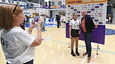 D��ín, 8. 11. 2025, BK D��ín - Opava, utkání NBL.  Moderátorka D��ína Aneta...