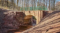 Kamenný most v Debrném zase slouí.