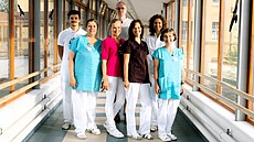 Ji�ínský tým paliativní pé�e pod vedením léka�ky Petry �í�kové (uprost�ed v...