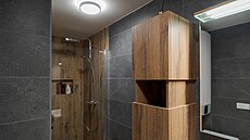 Sprchový kout nahradil vanu, u�et�il tak hodn� místa.