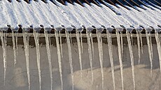 Rampouchy mohou zp�sobit t�ká zran�ní.