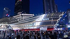 Nový obchod Louis Vuitton ve tvaru lodi v �anghaji (5. �ervna 2025)