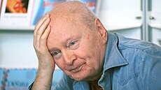 MUDr. Miroslav Plzák během knižního veletrhu Svět knihy v Praze v květnu 2001.