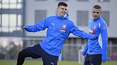 Patrik Hellebrand (vlevo) a Václav Sejk na tréninku eské reprezentace.