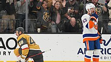 Tomá� Hertl (48) z Vegas Golden Knights oslavuje svou trefu proti New York...