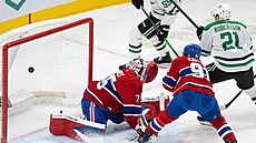 Jason Robertson (21) z Dallas Stars skóruje v zápase s Montreal Canadiens,...