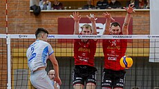 �eskobud�jovi�tí volejbalisté v dvojbloku