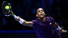 Kanadský tenista Félix Auger-Aliassime bhem zápasu s Benem Sheltonem.