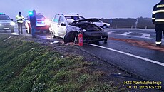 Na novém obchvatu nedaleko Rokycan havarovala v pond�lí ráno dv� vozidla....
