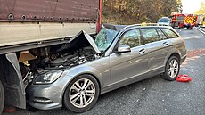 U obce Mra na Beneovsku se stetlo osobní auto s kamionem. Na míst jsou...