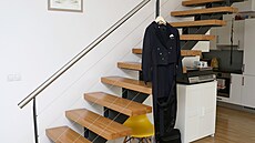 Schody jsou Honzovým oblíbeným prvkem bytu. A údajn� z nich nepadá ani po...