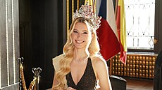 Miss Earth 2025 Natálie Pukinová v Praze (18. listopadu 2025)