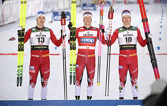 T�i nejlep�í ze sprintu v Ruce. Uprost�ed je vít�z Johannes Klaebo, vlevo druhý...