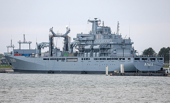 Plavidlo Berlín v námo�ním p�ístavu Wilhelmshaven v severním N�mecku. (12....