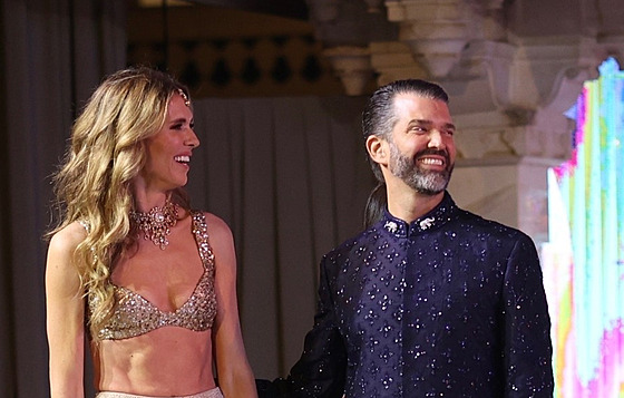 Bettina Andersonová a Donald Trump mlad�í na svatb� Netry Manteny a Vamsiho...