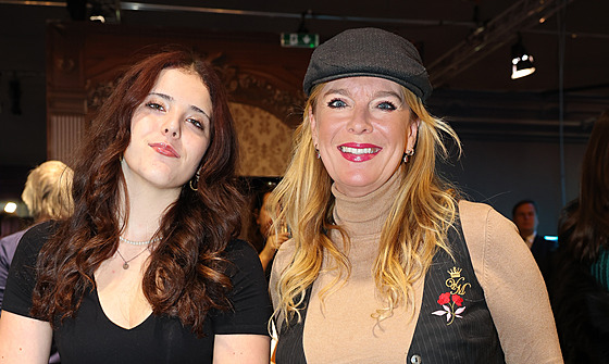 Lucie Bene�ová a její dcera Lara Matonohová (20. listopadu 2025)