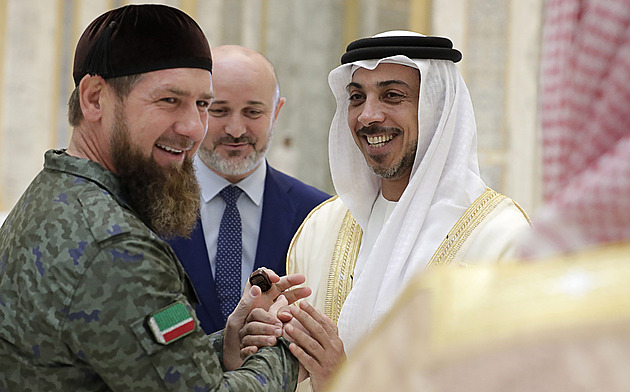 „Přísahám při Alláhovi.“ Kadyrov na videu tvrdí, že ledviny má v pořádku a neumírá