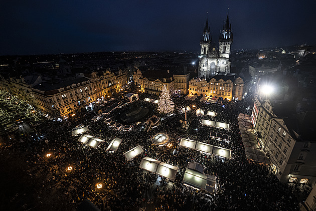 Foto měsíce získala Anna Kristová z MAFRY, zachytila cestu vánočního stromu pro Prahu