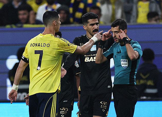 Kdy skončím? Až dám tisíc gólů, řekl Ronaldo. Získal svou 40. individuální trofej