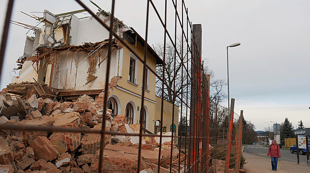 Petice nezabrala, legendární secesní hotel šel k zemi. Na jeho místě bude stát Lidl