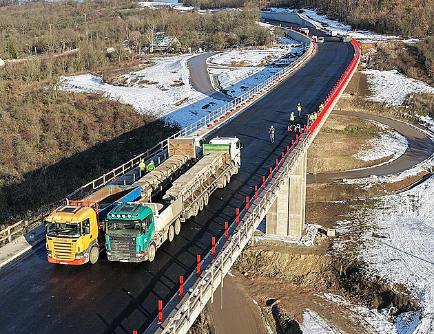 Yeni Žatec ve Most köprüsü yük testini geçti
