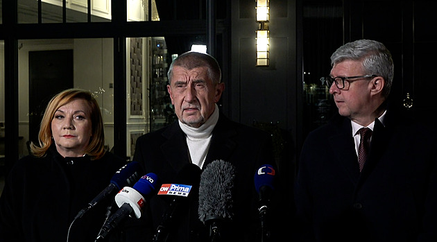 Sestavování vlády a šermování ústavou. Ta musí být vykládána ve svém celku