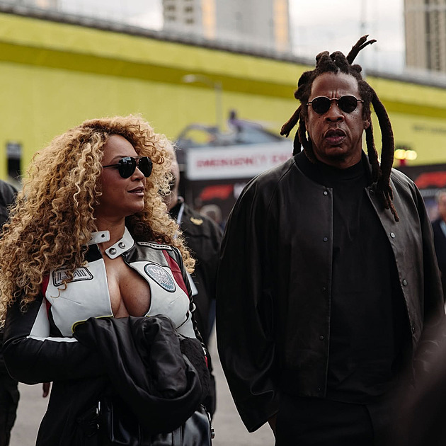 OBRAZEM: Modelky, sportovci, zpěváci. Jaké celebrity dorazily na formule ve Vegas