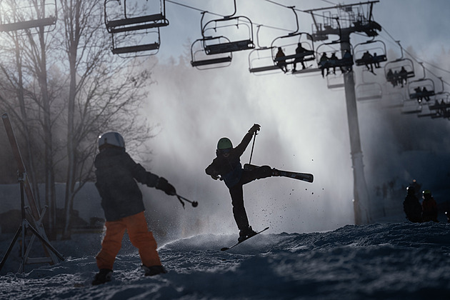 Zahjen lyask sezny na Monnci si nenechaly ujt destky lid. (22. listopadu 2025)