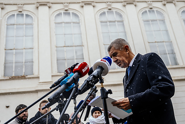 Babiš se vzdal, na Hradě slaví. Bouchat špunty ale můžeme úplně všichni