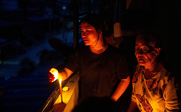 Záplavy v Thajsku si vyžádaly přes 160 obětí. Snímky ukazují devastaci země