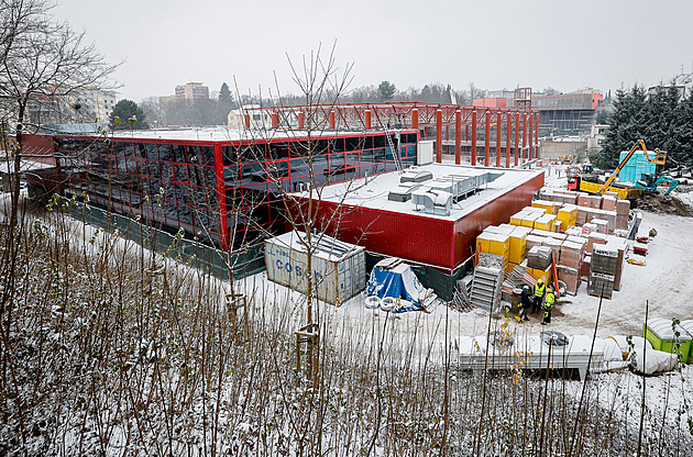 Plavání pod širým nebem. U bazénu v Liberci vznikne venkovní koupaliště