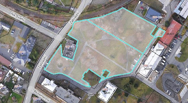 Území v zadní ásti areálu nemocnice v Bruntálu, kde má vzniknout Alzheimer...