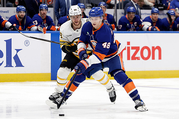 Pastrňák je zpět a ve formě, zářil s novými parťáky. Hráli spolu tři mladí kluci, smál se