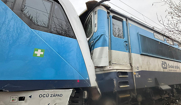 Na trati mezi Zliv a Dvicemi na eskobudjovicku se rno srazil rychlk s osobnm vlakem. (20. listopadu 2025)
