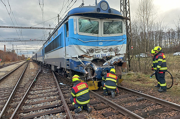 U Zlivi se srazil rychlk s osobnm vlakem. (21. listopadu 2025)