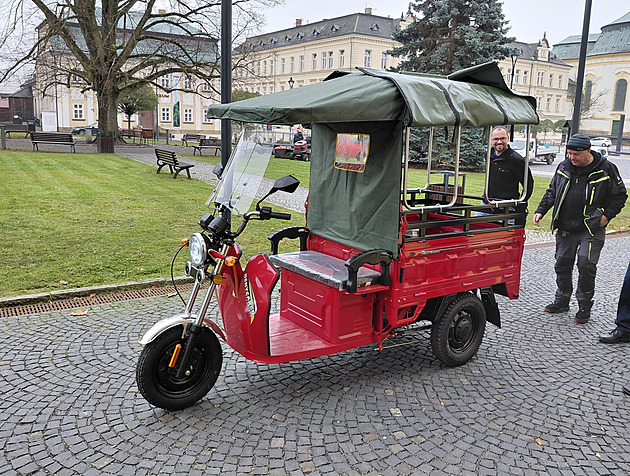 Elektrikli üç tekerlekli bisiklet Nový Bor'un temizliğine yardımcı olacak