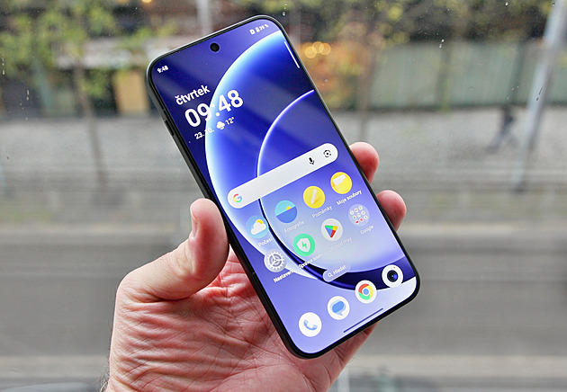 Čekali jste na špičkový mobil s obří baterií? Tak tady je