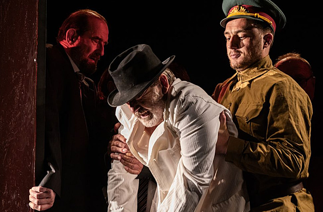 Stalin'i kaybettik: Bolka Polívka Tiyatrosu'ndaki versiyon nedir