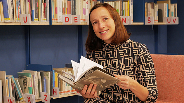 Ödüllü kütüphanenin müdürü, klasik kitapların yok olmayacağını söylüyor