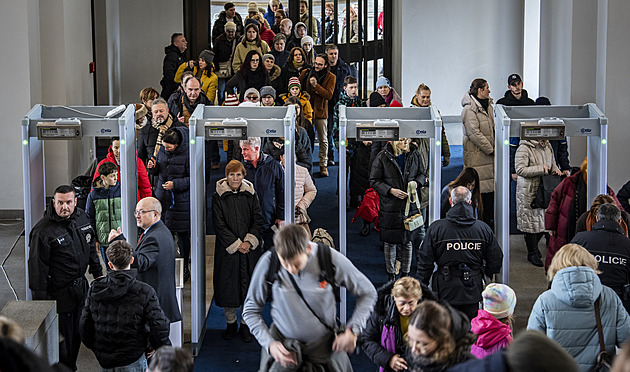 Hrad otevřel běžně nepřístupné prostory. První návštěvníky přivítal Pavel osobně