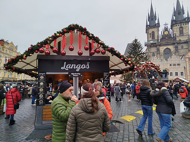 V centru Prahy začaly vánoční trhy. O polovinu levnější jak u nás, líbí se Norům