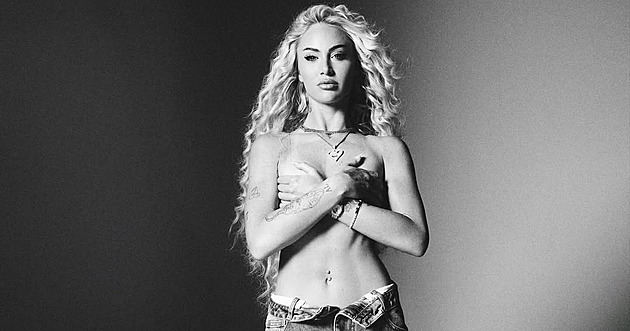 Fotbalistka Alisha Lehmannová pózuje nahoře bez, fotkami pobláznila fanoušky