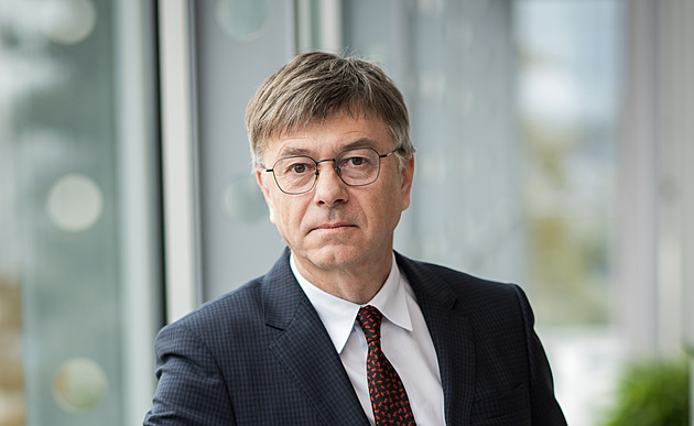 Změny v poplatcích nám vezmou třetinu příjmů, varuje ČT. Rada chce znát úsporný plán