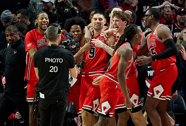 Vláda stařešinů v Los Angeles se bortí. Harden se vrací na východ