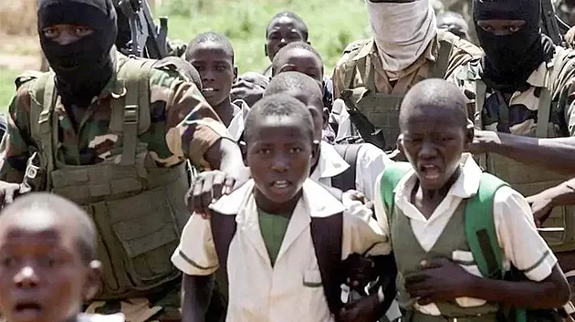 V Nigérii ozbrojenci napadli katolickou školu. Unesli přes 200 dětí a 12 učitelů